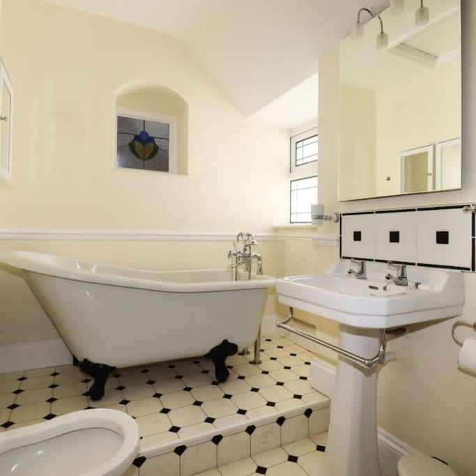 Gorgeous House In Newquay Walking Distance From Fistral Beach Buitenkant foto